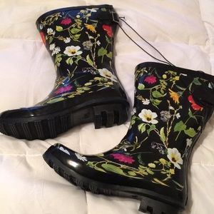 Size 7 rain boots bnwt